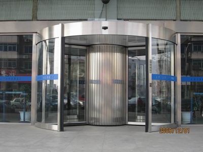 揚州旋轉(zhuǎn)門 兩翼三翼環(huán)柱門專業(yè)制造廠家金億的產(chǎn)品與服務(wù)