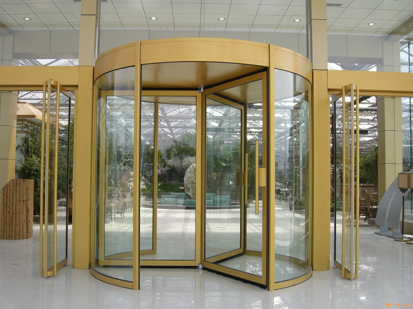 彬田三翼自動旋轉(zhuǎn)門 工業(yè)門領(lǐng)域的卓越選擇